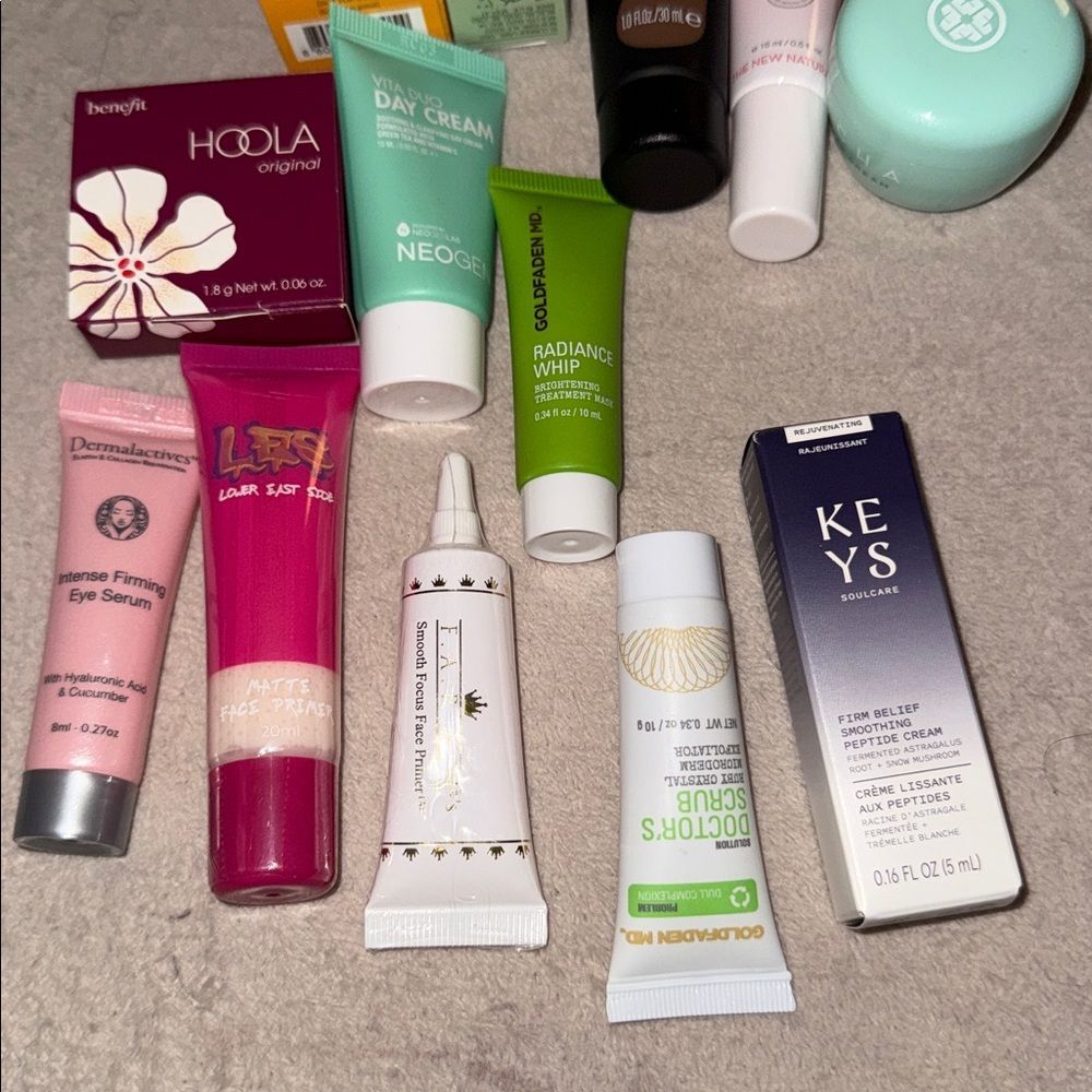 13 pieces Assorted Skincare and Makeup Set new - Picture 2 of 6